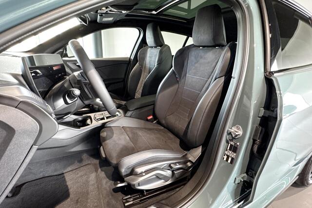 BMW 1-SERIE 120 | M Sport Pro | Glazen Panoramadak | Harman Kardon | Stoelverwarming |
