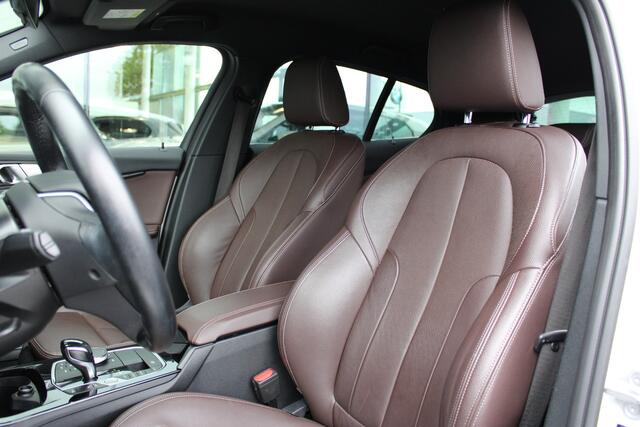 BMW 1-SERIE 118i High Executive Automaat / Sportstoelen / Adaptieve LED / Stoelverwarming