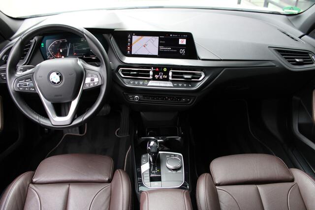 BMW 1-SERIE 118i High Executive Automaat / Sportstoelen / Adaptieve LED / Stoelverwarming