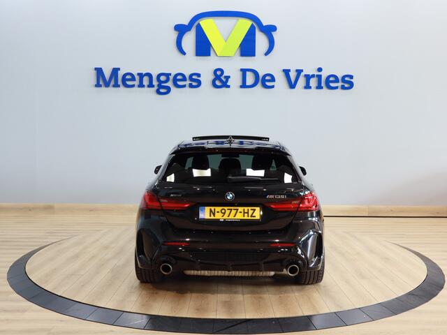 BMW 1-SERIE M135i xDrive Business Edition ORG NL Airco ECC | Panorama | Harman Kardon | Keyless | Camera | Adaptive Cruise | Stuur\Stoel Verwarming