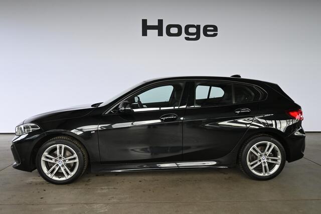 BMW 1-SERIE 118i High Executive Automaat M-Pakket Navigatie Carplay Dealer Onderhouden! Inruil Mogelijk!