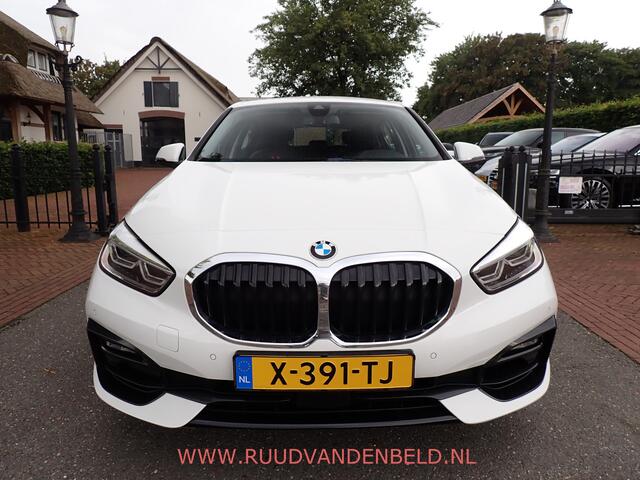 BMW 1-SERIE 118i SPORTLINE / CRUISE / STOELVERWARMING / SPORTSTOEL / 17''