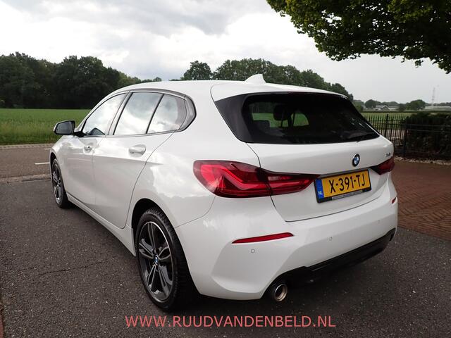 BMW 1-SERIE 118i SPORTLINE / CRUISE / STOELVERWARMING / SPORTSTOEL / 17''