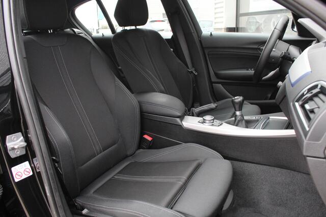 BMW 1-SERIE 118i Edition M Sport Shadow High Executive / Navigatie / LED