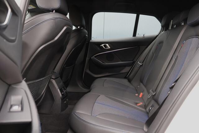 BMW 1-SERIE 118i Business Edition M-sport | Automaat | Live Cockpit | Sfeerverlichting