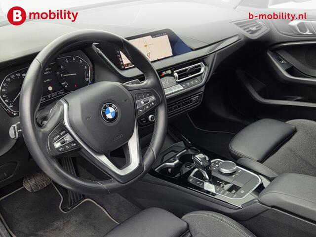 BMW 1-SERIE 118i High Executive Sportline Apple CarPlay | Stoelverwarming | Sportstoelen | PDC | Cruise Control