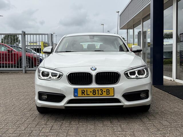 BMW 1-SERIE 118i Corporate Lease High Executive / Automaat / NL-Auto / Vol-Leder / Facelift / Stoelverwarming / LED / Cruise-Control / Climate-Control / Trekhaak / PDC V+A / 16'' LMV / All-Season / ENZ.