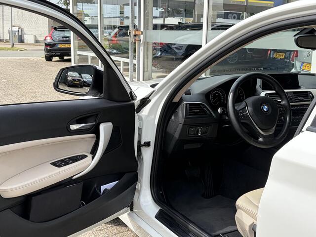 BMW 1-SERIE 118i Corporate Lease High Executive / Automaat / NL-Auto / Vol-Leder / Facelift / Stoelverwarming / LED / Cruise-Control / Climate-Control / Trekhaak / PDC V+A / 16'' LMV / All-Season / ENZ.