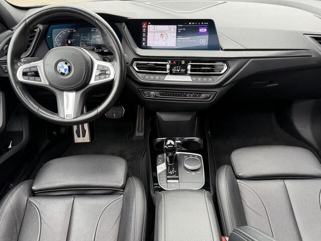 BMW 1-SERIE 118i Business Edition Plus | M Sport | Panoramadak | Lichtmetalen velgen 18"