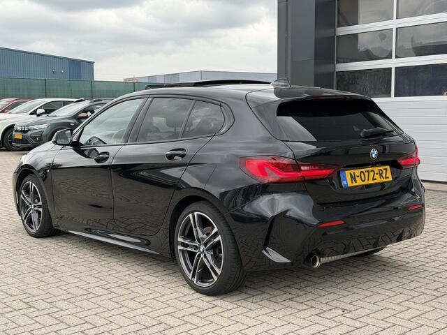 BMW 1-SERIE 118i Business Edition Plus | M Sport | Panoramadak | Lichtmetalen velgen 18"