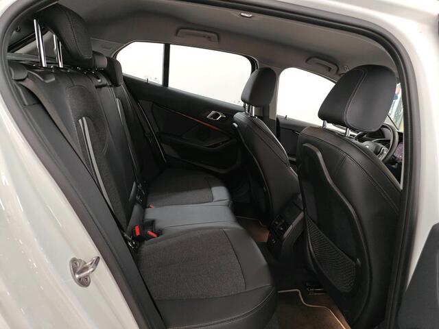 BMW 1-SERIE 118i Business Edition NL-AUTO | NAVI | STUUR EN STOEL VERWARMING