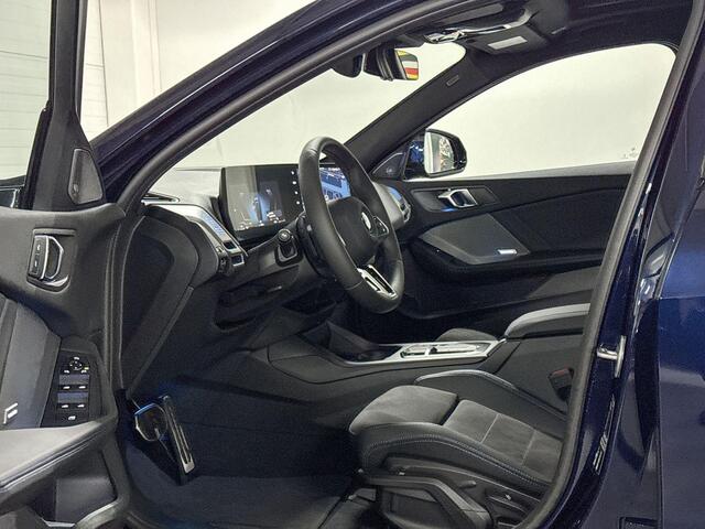 BMW 1-SERIE 120 M Sport Pro | M-Sport | Premium Pack | Comfort Access | Panoramadak | Harman/Kardon | Stoelverwarming