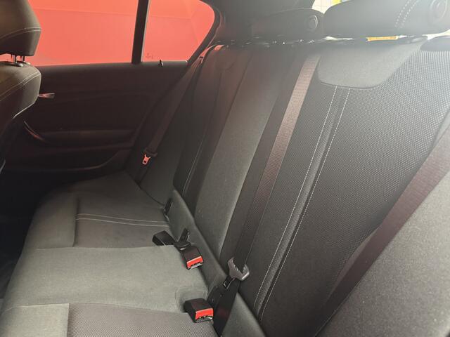 BMW 1-SERIE 120d Sport Line Edition M-Pakket | Automaat | Trekhaak | Camera