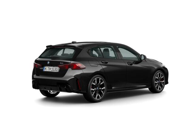 BMW 1-SERIE 120 M-Sport Pro | 19 inch LM | Glazen Panorama dak | Harman Kardon | Innovartion Pack