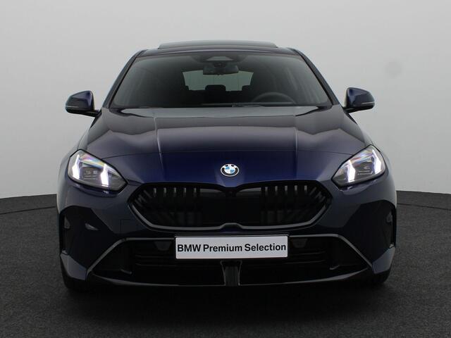 BMW 1-SERIE 120 M Sport Design Edition | M Sportpakket Pro | Stuurwielrand Verwarmd | Panoramadak | Elektrisch Verstelbare Sportstoelen | Harman Kardon | 19''