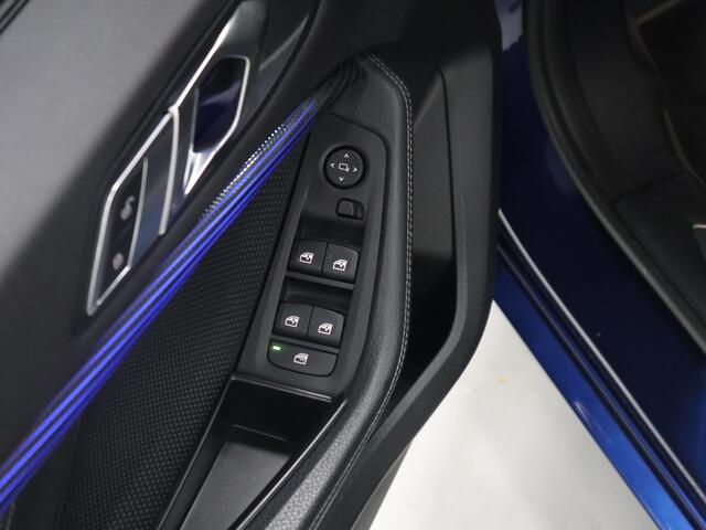 BMW 1-SERIE 118i M Sport [SCHUIFKANTELDAK, APPLE CARPLAY, ANDROID, ADAPTIVE CRUISE, STOELVERWARMING, SFEERVERLICHTING, CAMERA, PDC V+A, NAVIGATIE, BLUETOOTH, NIEUWSTAAT]