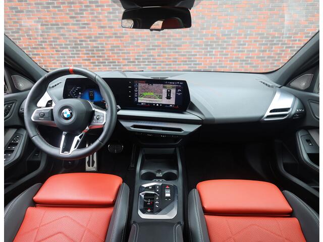 BMW 1-SERIE M135i xDrive | M Performance - Pano - Harman Kardon