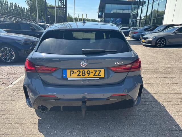 BMW 1-SERIE 118i M-Sport | Trekhaak | Hifi | Stoel en Stuurverwarming | Camera | Voorbereiding Driving Assistance