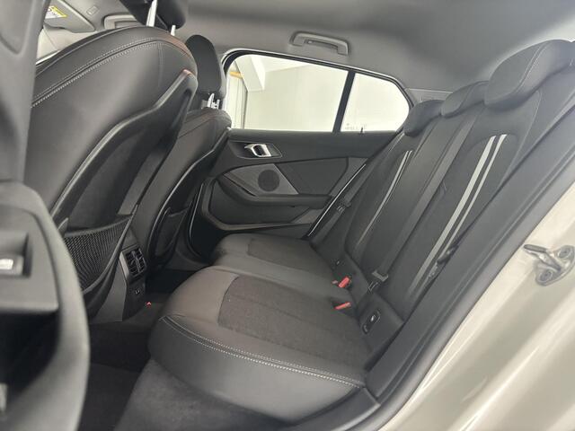 BMW 1-SERIE 116i | CARPLAY | CLIMA | STOELVERW.