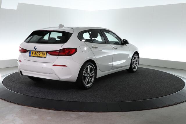 BMW 1-SERIE 116i Executive Edition | CARPLAY | CLIMA | NAVI |