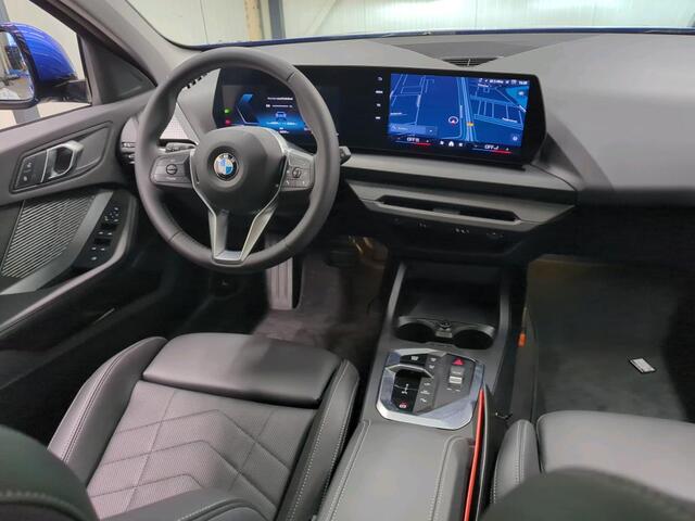 BMW 1-SERIE 120 M Sport Design Edition | 18" | Privacy Glass | Stoelverwarming | Camera .