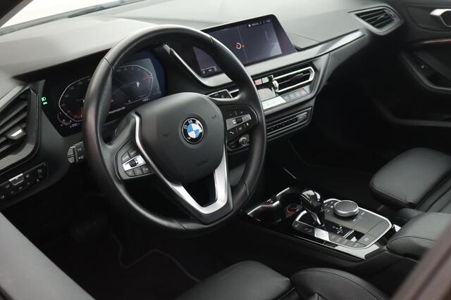 BMW 1-SERIE 118i 136pk Business Edition Plus Trekhaak Camera Leder Navigatie Stoelverwarming