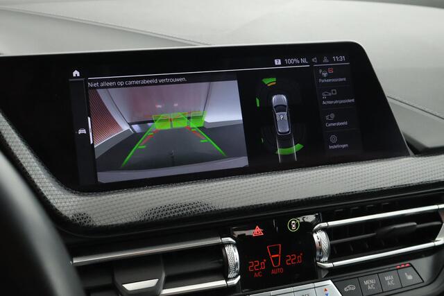 BMW 1-SERIE 118i 136pk Business Edition Plus Trekhaak Camera Leder Navigatie Stoelverwarming