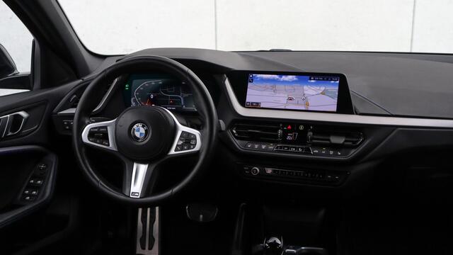 BMW 1-SERIE 120i Executive M-Sport | Live Cockpit Professional | Stoelverwarming | Apple Carplay