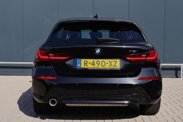 BMW 1-SERIE 116i Sportline Automaat | Sportstoelen | Half Leer | Live Cockpit Professional | Adaptive Cruise | Sfeerverlichting | Parkeersensoren | Carplay | Groot Navi
