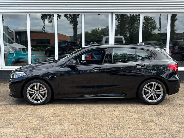 BMW 1-SERIE 118i Executive Edition | M Pakket | Leer | Apple Carplay | Sfeerverlichting | Parkeersensoren