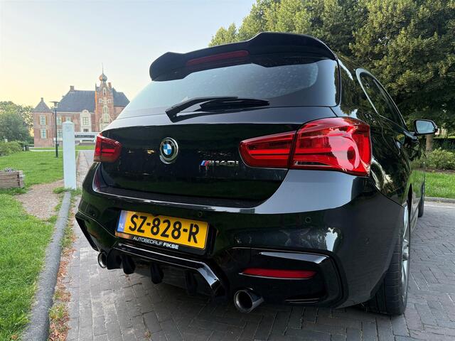 BMW 1-SERIE M140i High Exec/Pano/Stuurverw/Carplay/Harman kardon/M-permormance demper