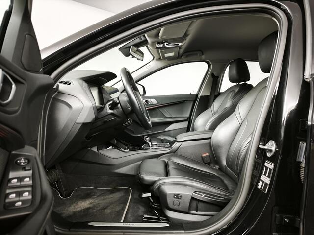 BMW 1-SERIE 118i Introduction Edition | Sport-Line | Leder | Camera | 18"Lichtmetaal | Cruise control |