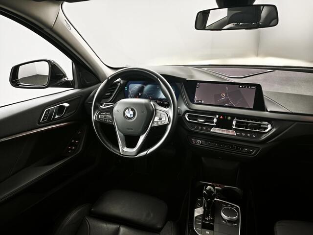 BMW 1-SERIE 118i Introduction Edition | Sport-Line | Leder | Camera | 18"Lichtmetaal | Cruise control |