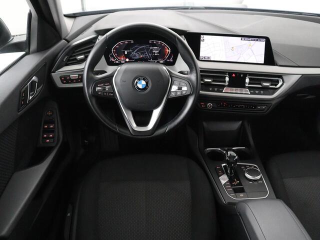 BMW 1-SERIE 116i Business Edition | Trekhaak | Cruise control | DAB+ | Bluetooth | Carplay | Climate control | Parkeerhulp | Virtual cockpit