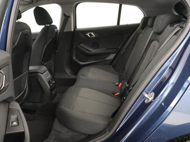 BMW 1-SERIE 116i Business Edition | Trekhaak | Cruise control | DAB+ | Bluetooth | Carplay | Climate control | Parkeerhulp | Virtual cockpit