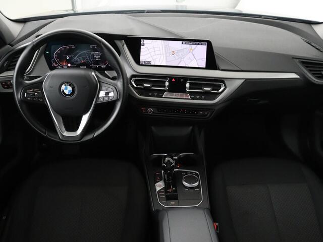 BMW 1-SERIE 116i Business Edition | Trekhaak | Cruise control | DAB+ | Bluetooth | Carplay | Climate control | Parkeerhulp | Virtual cockpit