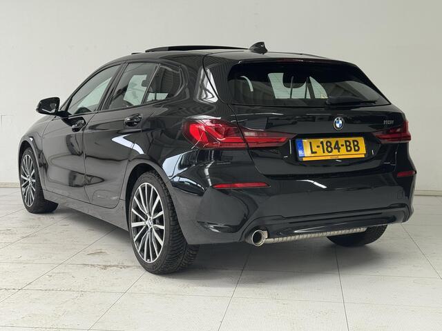 BMW 1-SERIE 118i Executive Edition | Panoramadak | Navigatie | Parkeersensoren V+A | Apple CarPlay / Android Auto | m-sport | Sport