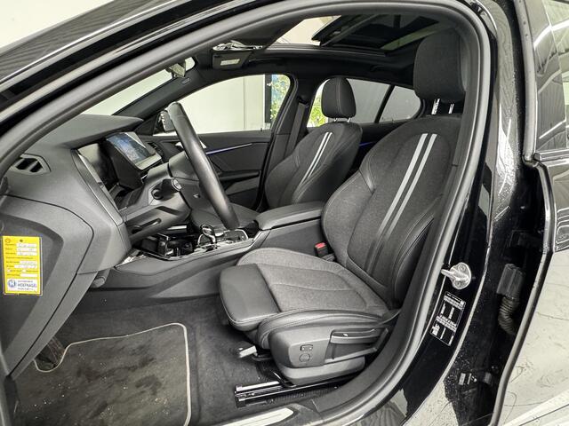 BMW 1-SERIE 118i Executive Edition | Panoramadak | Navigatie | Parkeersensoren V+A | Apple CarPlay / Android Auto | m-sport | Sport