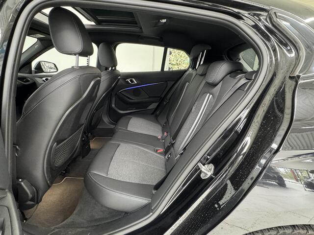 BMW 1-SERIE 118i Executive Edition | Panoramadak | Navigatie | Parkeersensoren V+A | Apple CarPlay / Android Auto | m-sport | Sport