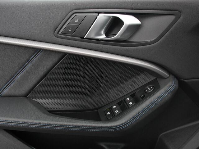 BMW 1-SERIE 118i M-Sport Climate Control Cruise control Stoelverwarming LED Parkeersensoren Apple carplay / Andriod auto Navigatie