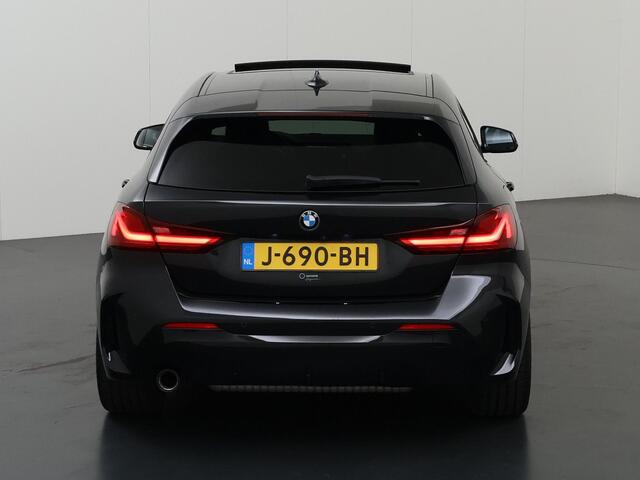 BMW 1-SERIE 118i High Executive Edition | M-Pakket | Panoramadak | ShadowLine | Sportstoelen | Navigatie | Camera | DAB | Apple CarPlay/Android Auto | Stoelverwarming | Draadloze telefoonlader |