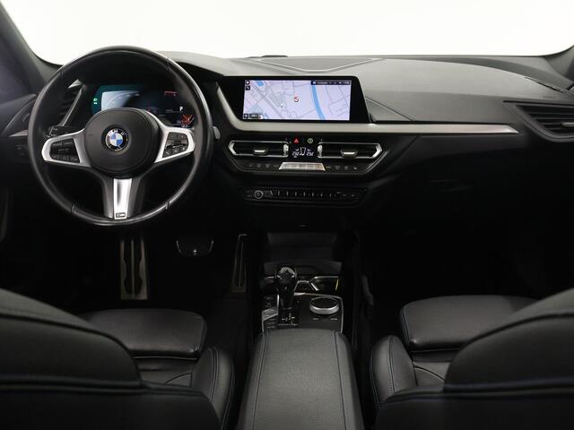 BMW 1-SERIE 118i High Executive Edition | M-Pakket | Panoramadak | ShadowLine | Sportstoelen | Navigatie | Camera | DAB | Apple CarPlay/Android Auto | Stoelverwarming | Draadloze telefoonlader |