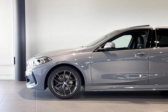 BMW 1-SERIE 118i | M Sport | Glazen Panoramadak | Stoelverwarming | Comfort Access |