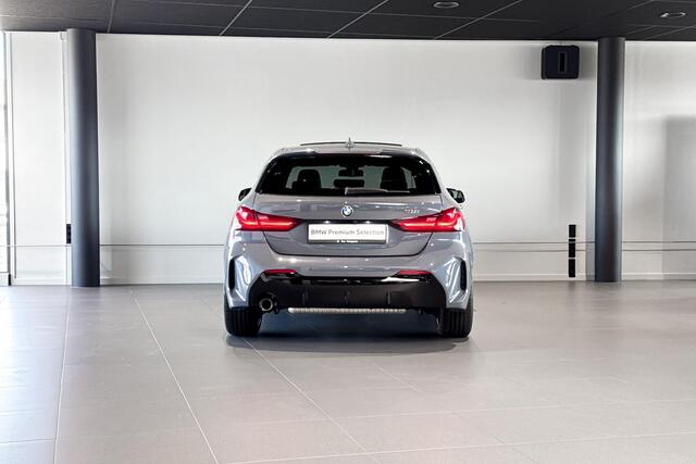 BMW 1-SERIE 118i | M Sport | Glazen Panoramadak | Stoelverwarming | Comfort Access |