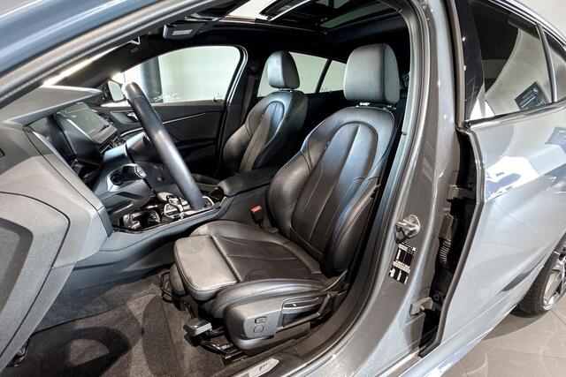 BMW 1-SERIE 118i | M Sport | Glazen Panoramadak | Stoelverwarming | Comfort Access |
