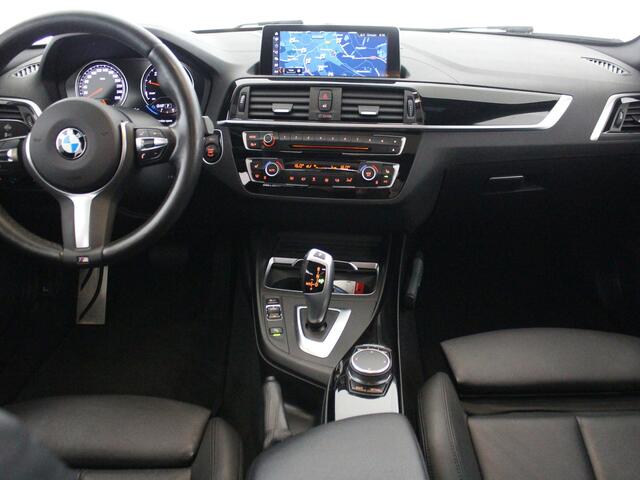 BMW 1-SERIE 118i Edition M Sport Shadow High Executive | M- pakket | Panormadak |