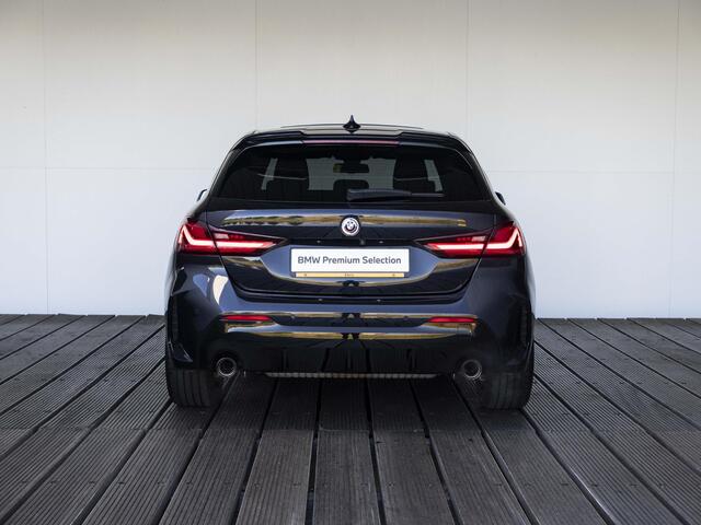 BMW 1-SERIE 120i | High Executive | M Sportpakket | 18 inch | Adaptief onderstel | Glazen panoramadak | Comfort Access | HiFi | Elektrisch verstelbare stoelen