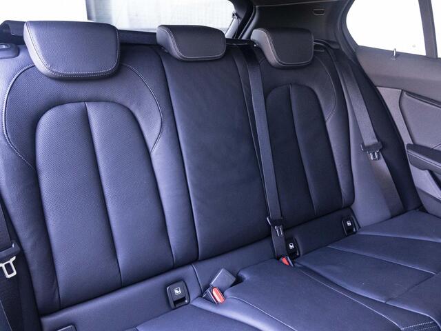 BMW 1-SERIE 120i | High Executive | M Sportpakket | 18 inch | Adaptief onderstel | Glazen panoramadak | Comfort Access | HiFi | Elektrisch verstelbare stoelen