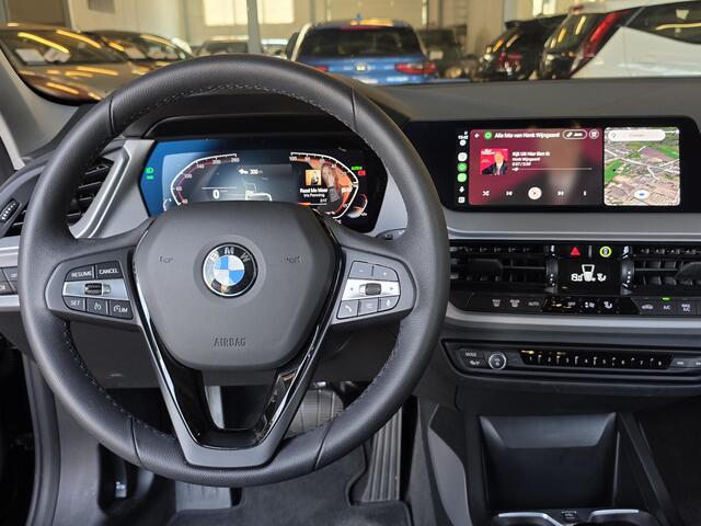 BMW 1-SERIE 118i AUT! Camera! Carplay! Climatronic! Juli maand? AKTIE maand!
