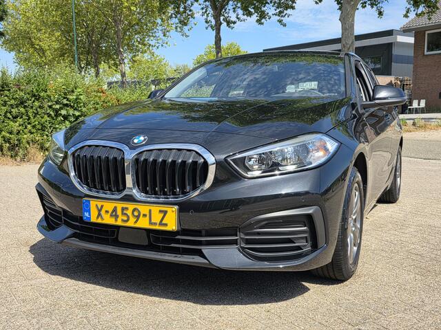 BMW 1-SERIE 118i AUT! Camera! Carplay! Climatronic! Juli maand? AKTIE maand!